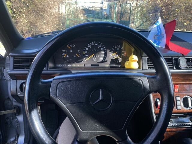 Серый Мерседес 230, объемом двигателя 2.3 л и пробегом 425 тыс. км за 3100 $, фото 11 на Automoto.ua