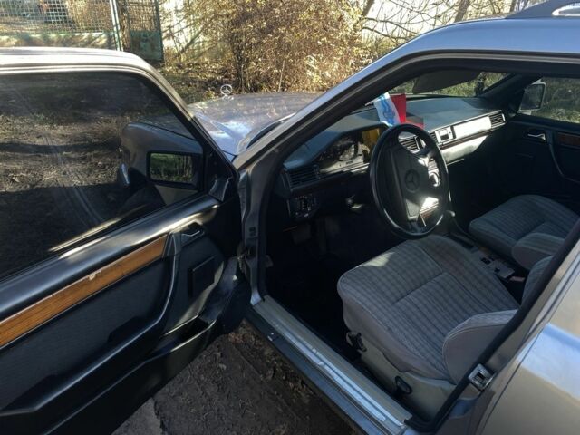 Серый Мерседес 230, объемом двигателя 2.3 л и пробегом 425 тыс. км за 3100 $, фото 9 на Automoto.ua