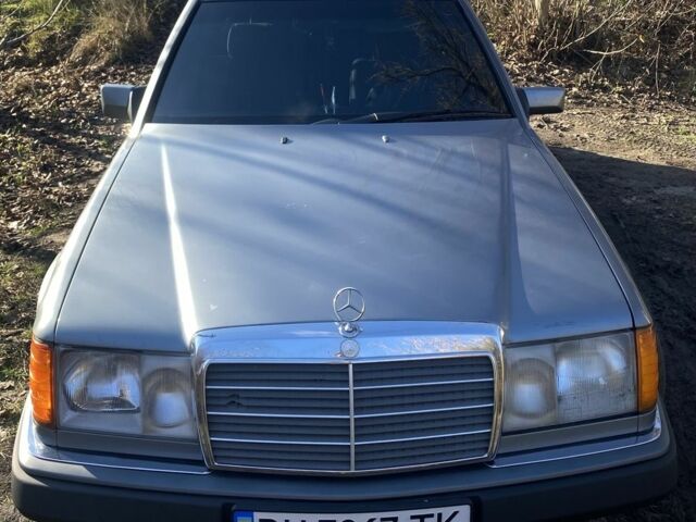 Серый Мерседес 230, объемом двигателя 2.3 л и пробегом 425 тыс. км за 3100 $, фото 1 на Automoto.ua