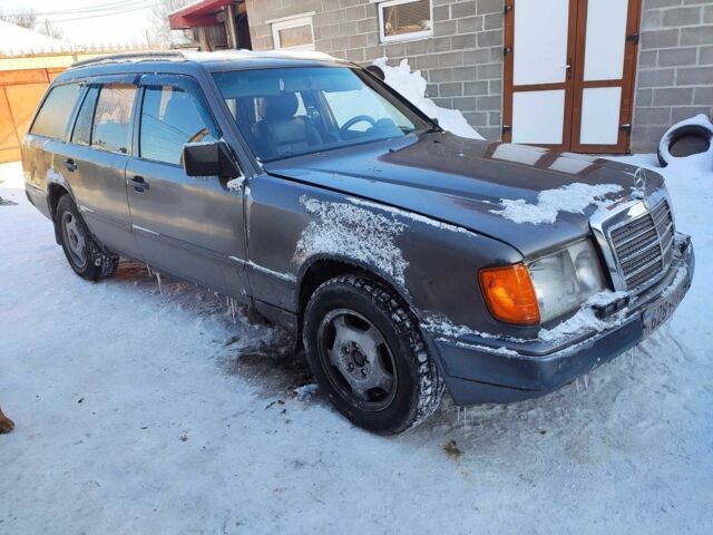 Серый Мерседес 230, объемом двигателя 2.3 л и пробегом 374 тыс. км за 1700 $, фото 20 на Automoto.ua