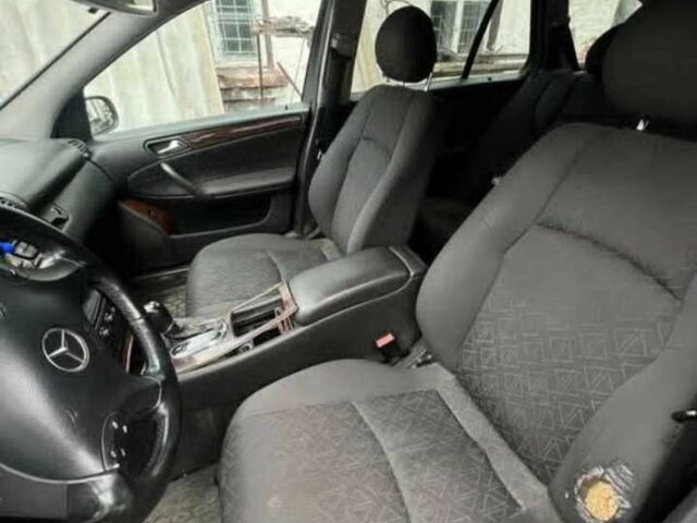 Сірий Мерседес 230, об'ємом двигуна 2.4 л та пробігом 300 тис. км за 1800 $, фото 1 на Automoto.ua