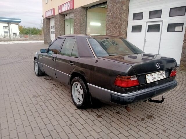 Синий Мерседес 230, объемом двигателя 2.3 л и пробегом 285 тыс. км за 1850 $, фото 2 на Automoto.ua