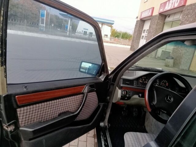 Синий Мерседес 230, объемом двигателя 2.3 л и пробегом 285 тыс. км за 1850 $, фото 4 на Automoto.ua