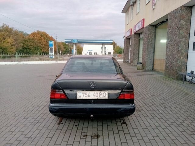 Синий Мерседес 230, объемом двигателя 2.3 л и пробегом 285 тыс. км за 1850 $, фото 1 на Automoto.ua