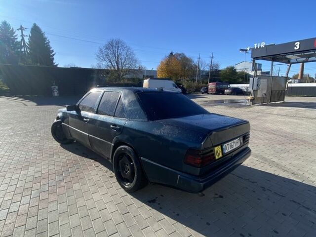 Синий Мерседес 230, объемом двигателя 2.3 л и пробегом 269 тыс. км за 2100 $, фото 3 на Automoto.ua