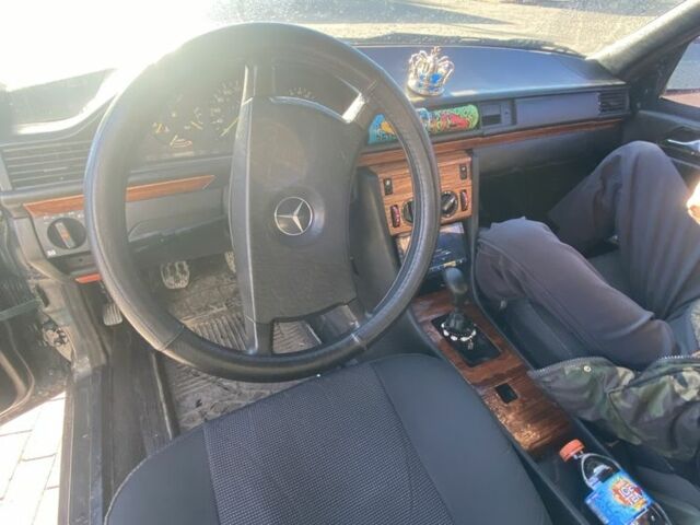 Синий Мерседес 230, объемом двигателя 2.3 л и пробегом 269 тыс. км за 2100 $, фото 6 на Automoto.ua
