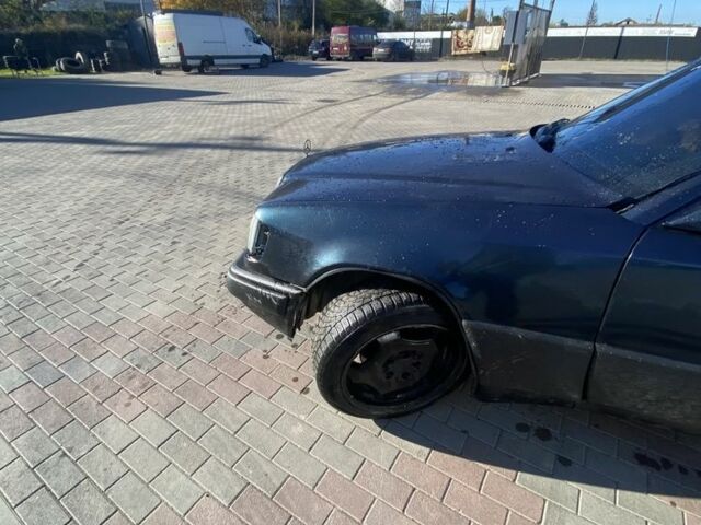 Синий Мерседес 230, объемом двигателя 2.3 л и пробегом 269 тыс. км за 2100 $, фото 5 на Automoto.ua