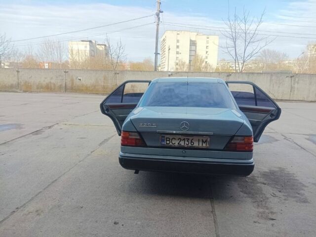 Синий Мерседес 230, объемом двигателя 2.3 л и пробегом 310 тыс. км за 2500 $, фото 1 на Automoto.ua