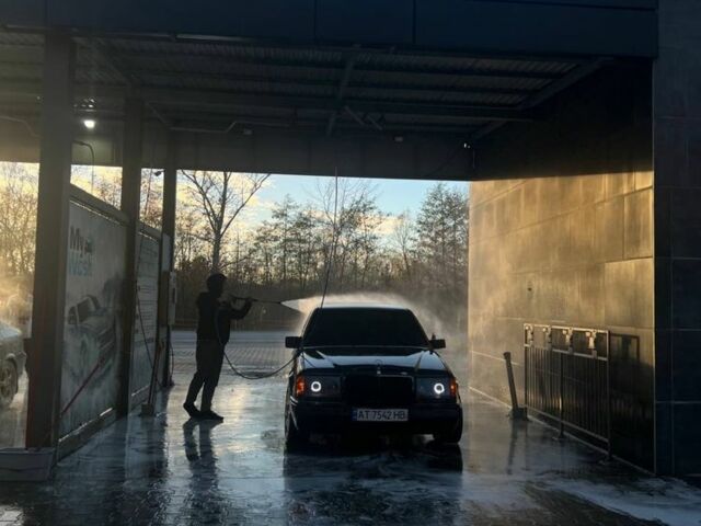 Синий Мерседес 230, объемом двигателя 2.3 л и пробегом 400 тыс. км за 1300 $, фото 3 на Automoto.ua