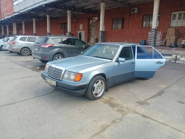 Синий Мерседес 230, объемом двигателя 2.3 л и пробегом 310 тыс. км за 2500 $, фото 6 на Automoto.ua