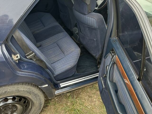 Синий Мерседес 230, объемом двигателя 2.3 л и пробегом 123 тыс. км за 1200 $, фото 9 на Automoto.ua