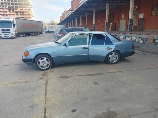 Синий Мерседес 230, объемом двигателя 2.3 л и пробегом 310 тыс. км за 2500 $, фото 3 на Automoto.ua