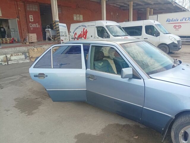 Синий Мерседес 230, объемом двигателя 2.3 л и пробегом 310 тыс. км за 2500 $, фото 2 на Automoto.ua