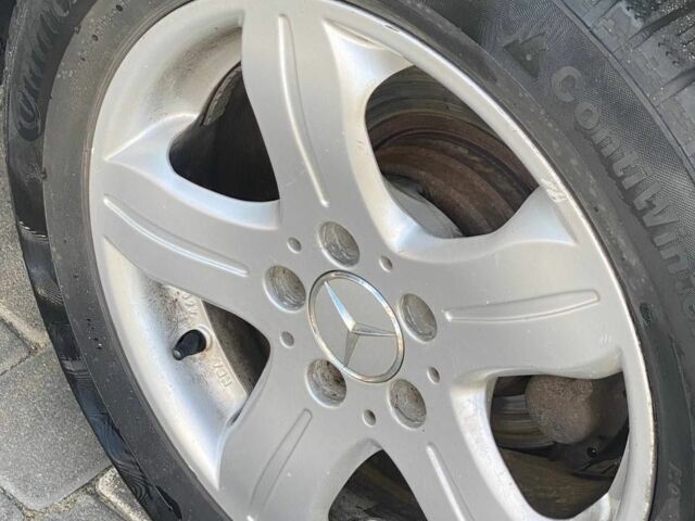 Синий Мерседес 230, объемом двигателя 2.3 л и пробегом 559 тыс. км за 3200 $, фото 6 на Automoto.ua