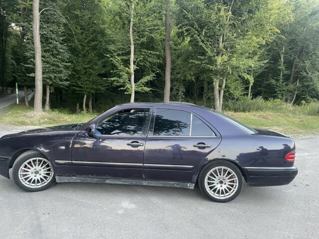 Синий Мерседес 230, объемом двигателя 2.3 л и пробегом 312 тыс. км за 2499 $, фото 4 на Automoto.ua