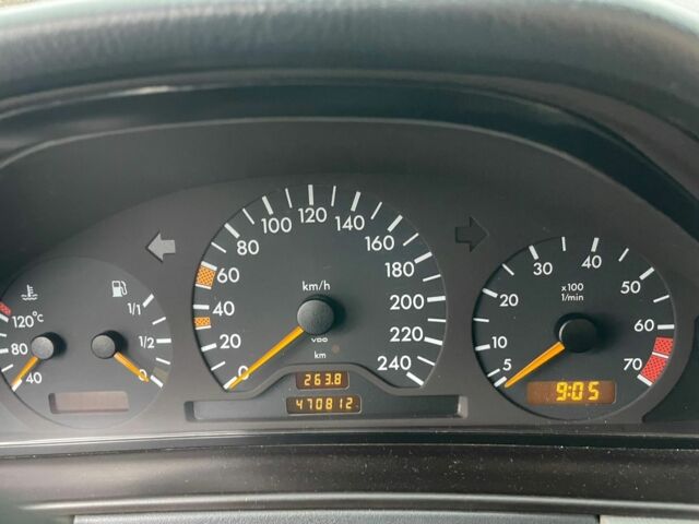 Синий Мерседес 230, объемом двигателя 2.3 л и пробегом 470 тыс. км за 1800 $, фото 5 на Automoto.ua