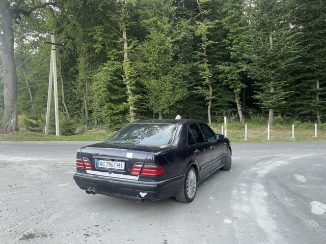 Синий Мерседес 230, объемом двигателя 2.3 л и пробегом 312 тыс. км за 2499 $, фото 6 на Automoto.ua