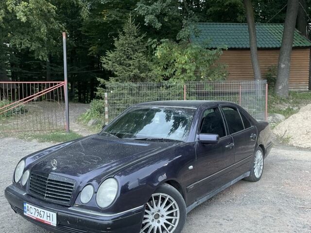 Синий Мерседес 230, объемом двигателя 2.3 л и пробегом 312 тыс. км за 2499 $, фото 7 на Automoto.ua