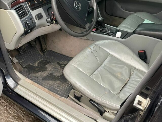 Синий Мерседес 230, объемом двигателя 2.3 л и пробегом 470 тыс. км за 1800 $, фото 13 на Automoto.ua