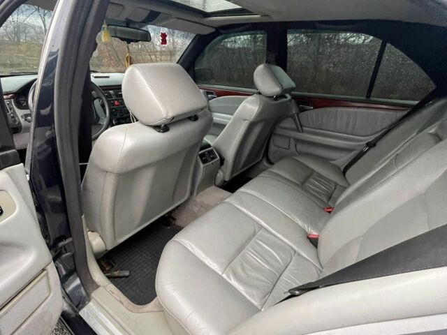 Синий Мерседес 230, объемом двигателя 2.3 л и пробегом 470 тыс. км за 1800 $, фото 2 на Automoto.ua