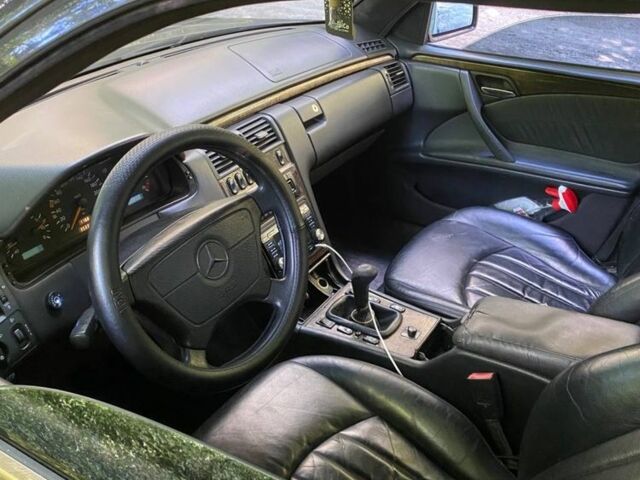 Синий Мерседес 230, объемом двигателя 2.3 л и пробегом 312 тыс. км за 2499 $, фото 1 на Automoto.ua