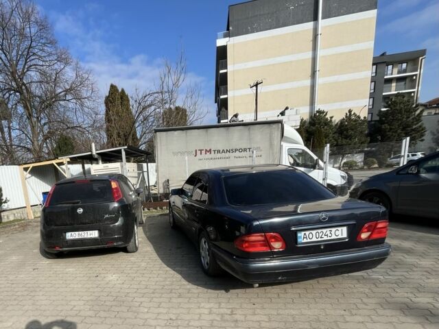 Синий Мерседес 230, объемом двигателя 2.3 л и пробегом 270 тыс. км за 2350 $, фото 5 на Automoto.ua