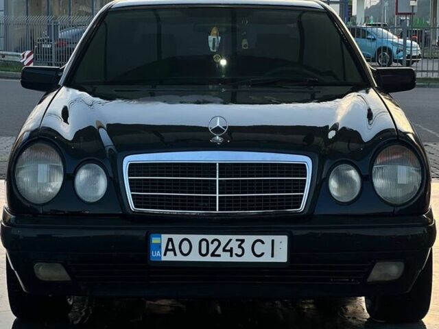 Синий Мерседес 230, объемом двигателя 2.3 л и пробегом 270 тыс. км за 2350 $, фото 1 на Automoto.ua