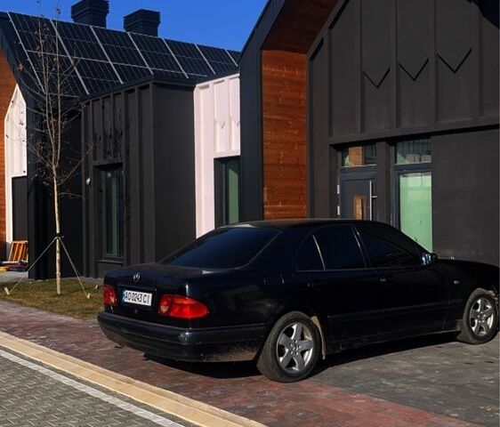 Синий Мерседес 230, объемом двигателя 2.3 л и пробегом 270 тыс. км за 2350 $, фото 7 на Automoto.ua