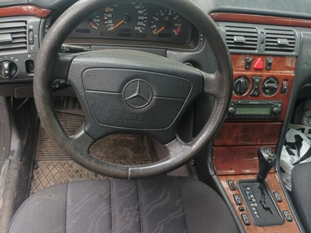 Синий Мерседес 230, объемом двигателя 0 л и пробегом 1 тыс. км за 700 $, фото 2 на Automoto.ua