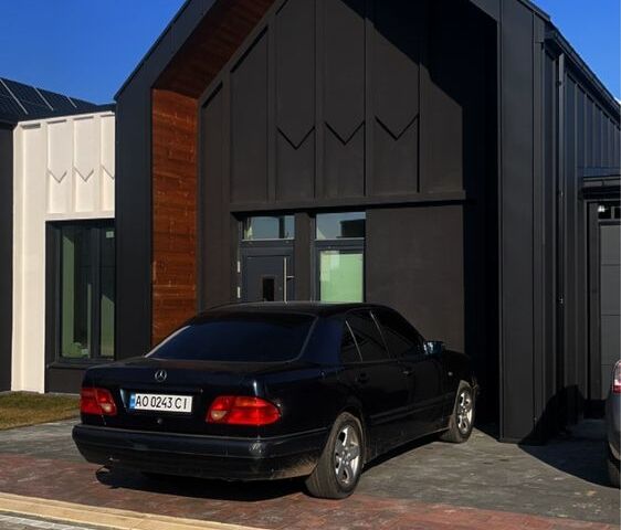 Синий Мерседес 230, объемом двигателя 2.3 л и пробегом 270 тыс. км за 2350 $, фото 6 на Automoto.ua