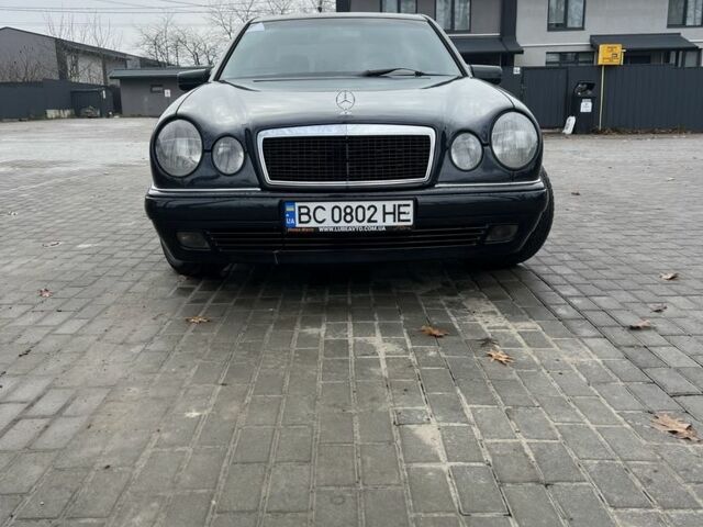 Синий Мерседес 230, объемом двигателя 2 л и пробегом 400 тыс. км за 2999 $, фото 5 на Automoto.ua