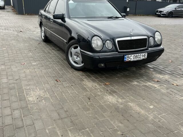 Синий Мерседес 230, объемом двигателя 2 л и пробегом 400 тыс. км за 2999 $, фото 3 на Automoto.ua