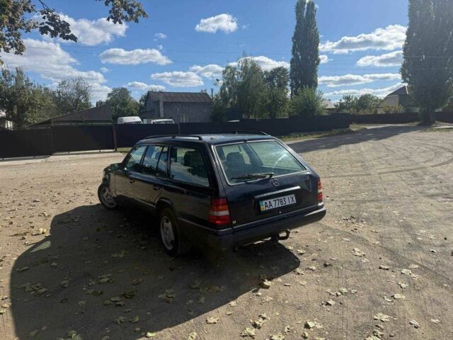 Синій Мерседес 230, об'ємом двигуна 2 л та пробігом 329 тис. км за 2500 $, фото 2 на Automoto.ua