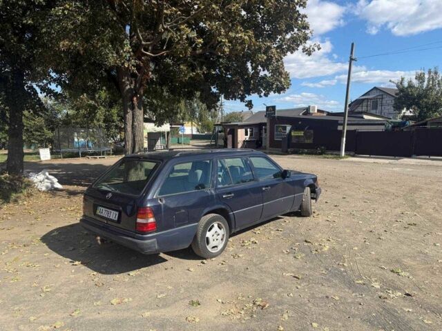 Синій Мерседес 230, об'ємом двигуна 2 л та пробігом 329 тис. км за 2500 $, фото 3 на Automoto.ua