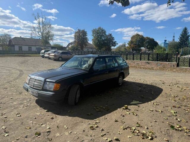 Синій Мерседес 230, об'ємом двигуна 2 л та пробігом 329 тис. км за 2500 $, фото 1 на Automoto.ua