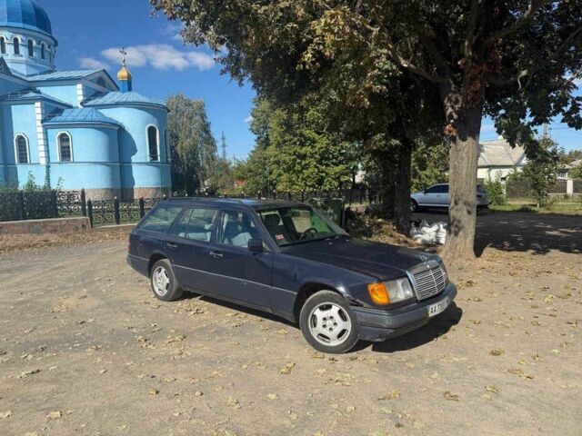 Синій Мерседес 230, об'ємом двигуна 2 л та пробігом 329 тис. км за 2500 $, фото 4 на Automoto.ua