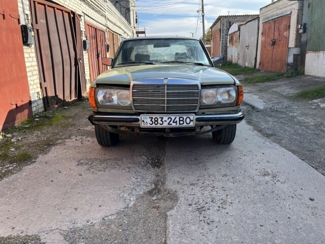 Зелений Мерседес 230, об'ємом двигуна 2.3 л та пробігом 340 тис. км за 550 $, фото 7 на Automoto.ua