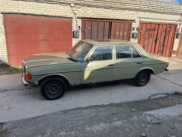 Зелений Мерседес 230, об'ємом двигуна 2.3 л та пробігом 340 тис. км за 550 $, фото 1 на Automoto.ua