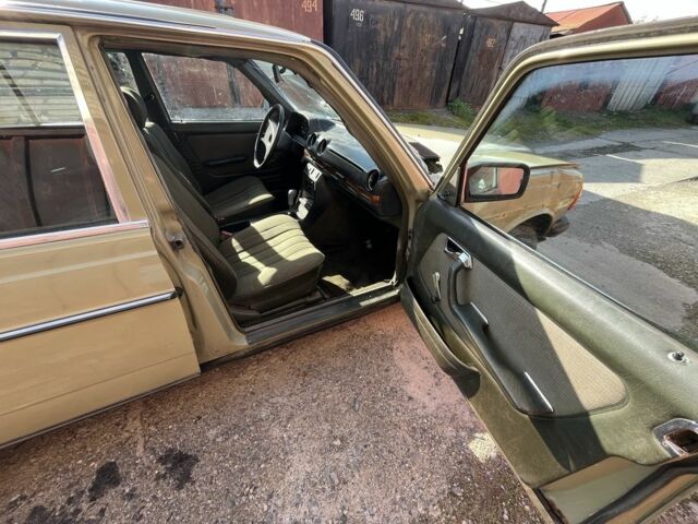 Зелений Мерседес 230, об'ємом двигуна 2.3 л та пробігом 340 тис. км за 550 $, фото 12 на Automoto.ua