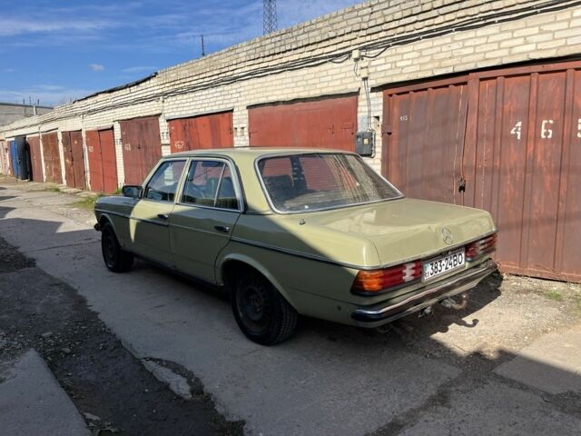 Зелений Мерседес 230, об'ємом двигуна 2.3 л та пробігом 340 тис. км за 550 $, фото 2 на Automoto.ua