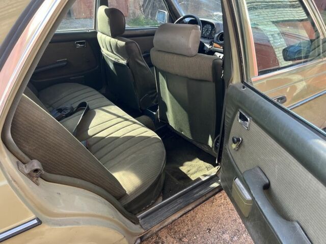 Зелений Мерседес 230, об'ємом двигуна 2.3 л та пробігом 340 тис. км за 550 $, фото 11 на Automoto.ua