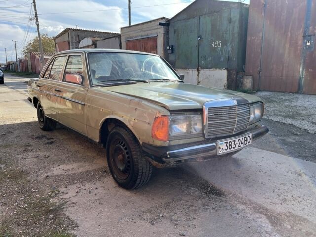 Зелений Мерседес 230, об'ємом двигуна 2.3 л та пробігом 340 тис. км за 550 $, фото 6 на Automoto.ua