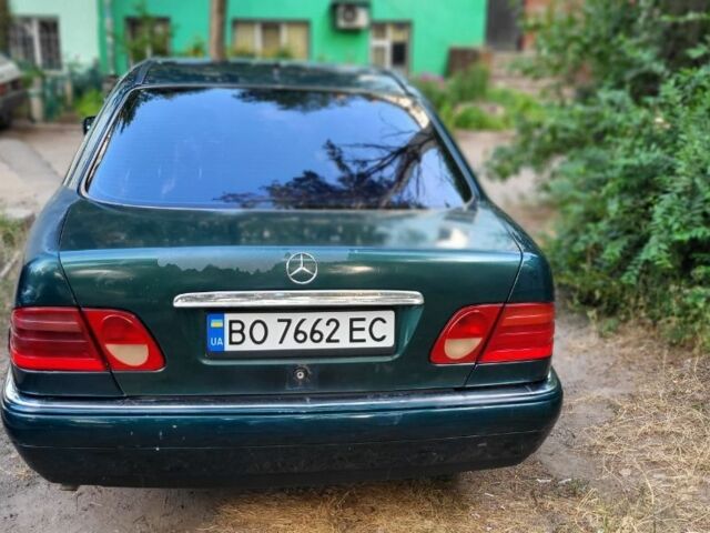 Зелений Мерседес 230, об'ємом двигуна 2.3 л та пробігом 500 тис. км за 2200 $, фото 2 на Automoto.ua