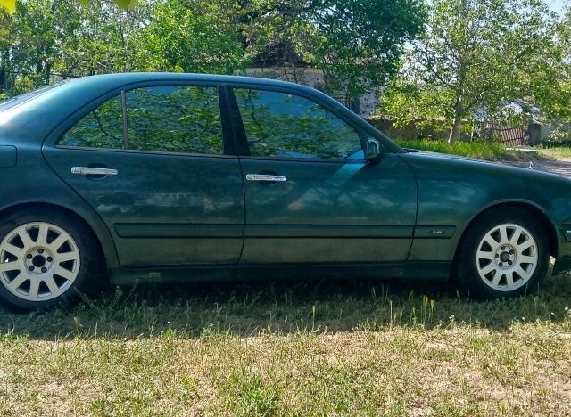 Зеленый Мерседес 230, объемом двигателя 0 л и пробегом 415 тыс. км за 2350 $, фото 6 на Automoto.ua