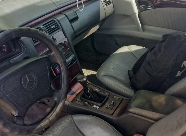 Зеленый Мерседес 230, объемом двигателя 0 л и пробегом 415 тыс. км за 2350 $, фото 5 на Automoto.ua