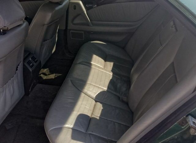 Зеленый Мерседес 230, объемом двигателя 0 л и пробегом 415 тыс. км за 2350 $, фото 7 на Automoto.ua