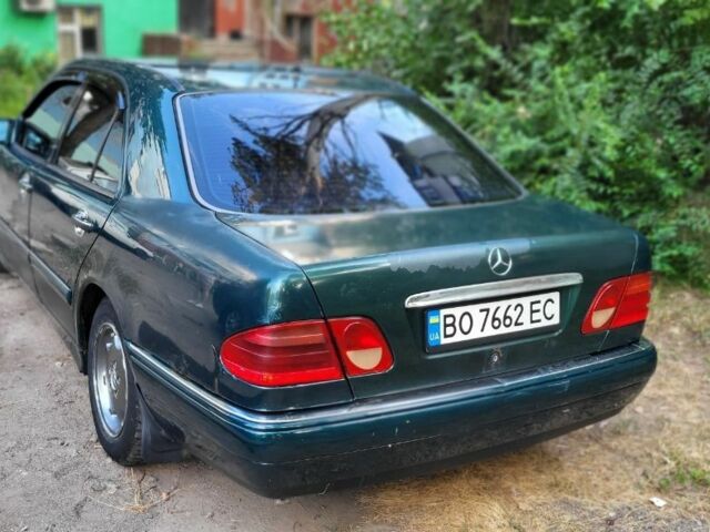 Зелений Мерседес 230, об'ємом двигуна 2.3 л та пробігом 500 тис. км за 2200 $, фото 3 на Automoto.ua