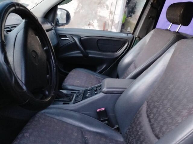 Зелений Мерседес 230, об'ємом двигуна 2.3 л та пробігом 1 тис. км за 2100 $, фото 3 на Automoto.ua