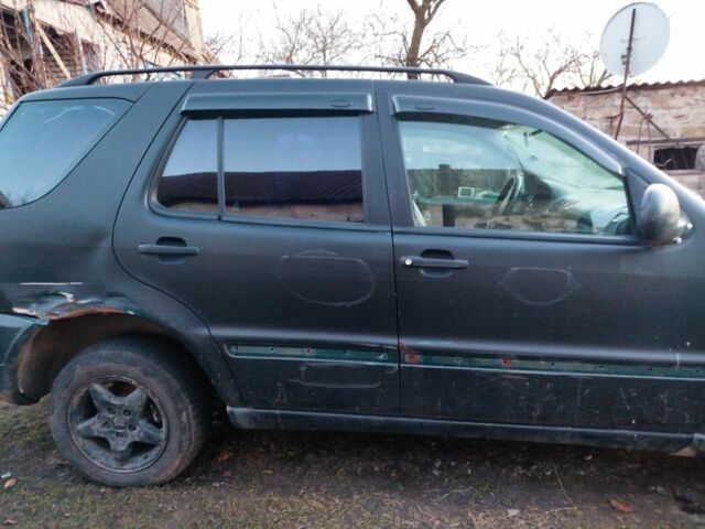 Зелений Мерседес 230, об'ємом двигуна 2.3 л та пробігом 1 тис. км за 2100 $, фото 4 на Automoto.ua