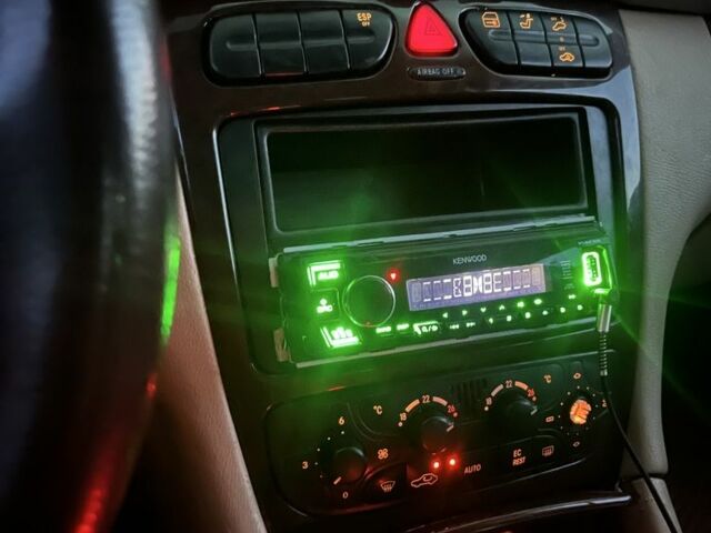 Белый Мерседес 240, объемом двигателя 2.6 л и пробегом 3 тыс. км за 2600 $, фото 5 на Automoto.ua